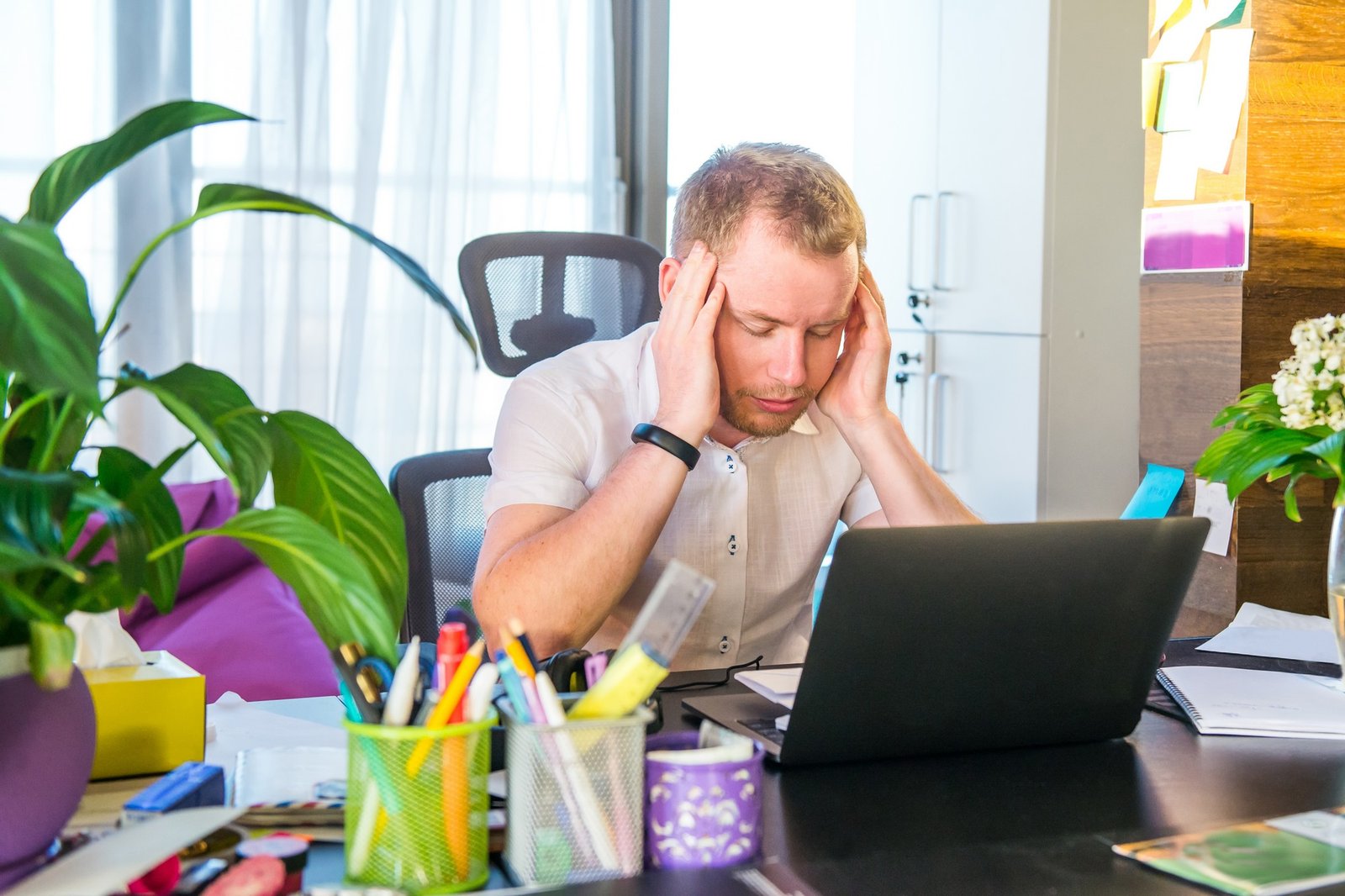 Homeoffice-Arbeitsplatz mit instabiler WLAN-Verbindung