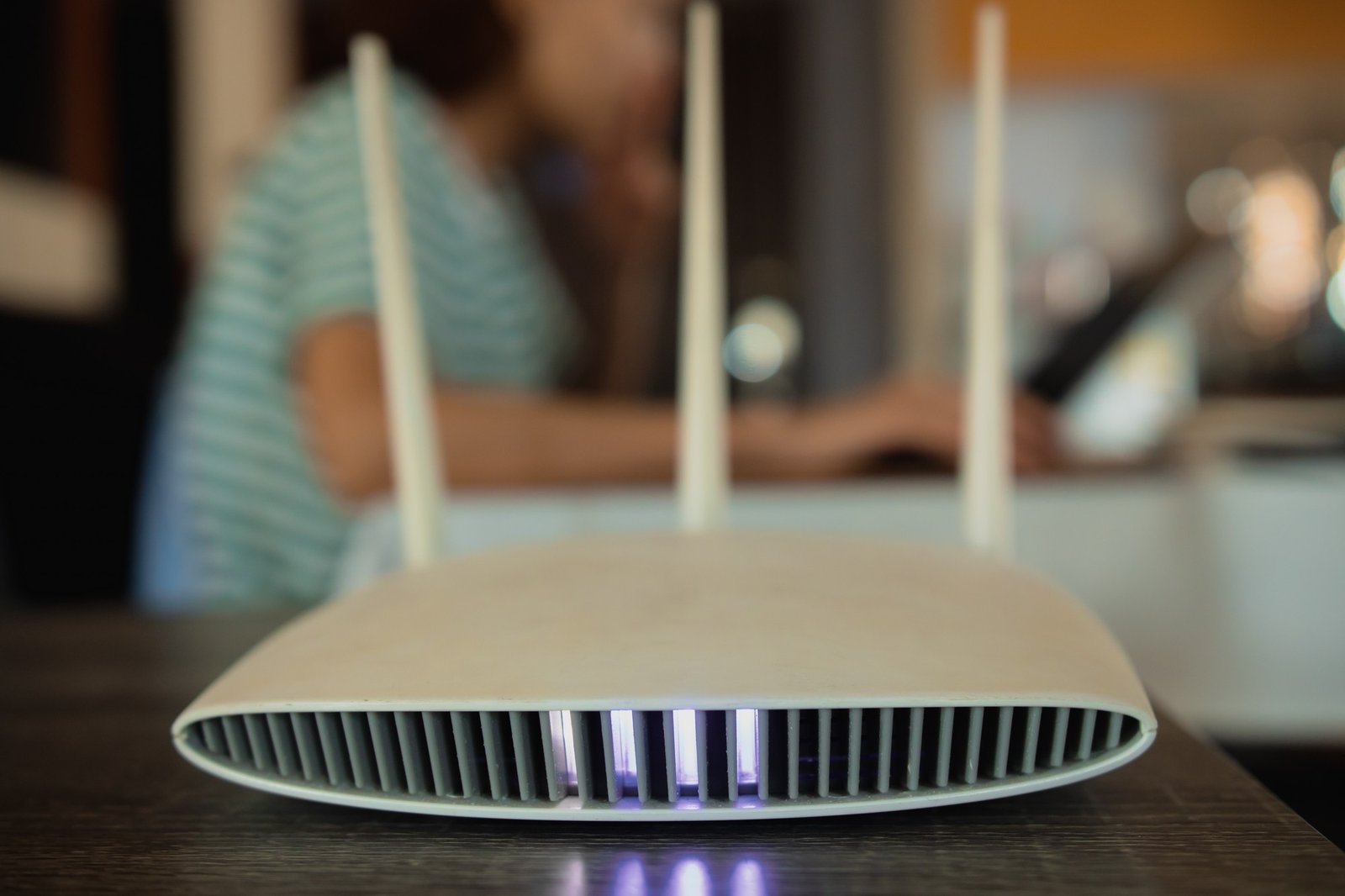Smartphone zeigt volles WLAN-Signal trotz Verbindungsabbrüchen
